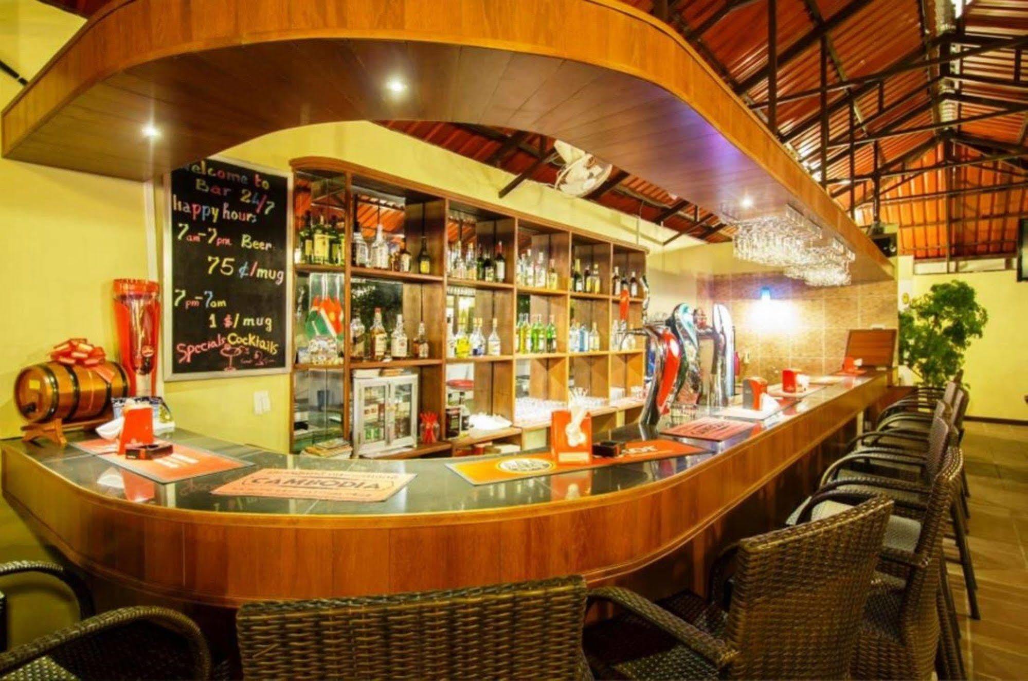 Sakal Guesthouse Restaurant & Bar Сиануквиль Экстерьер фото